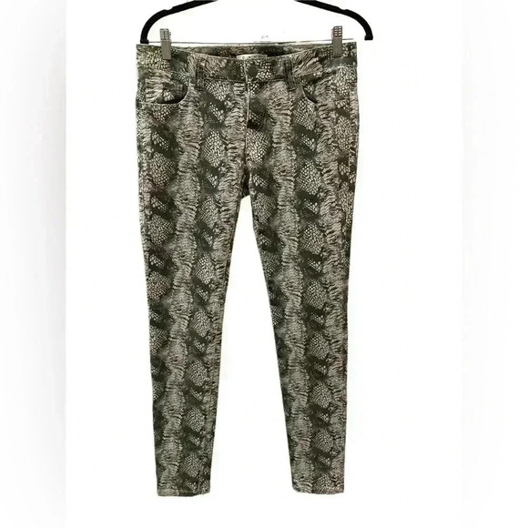 - Cabi Snakeskin Look Jeans Size 4. Used in Good Condition. - Picture 1 of 5
